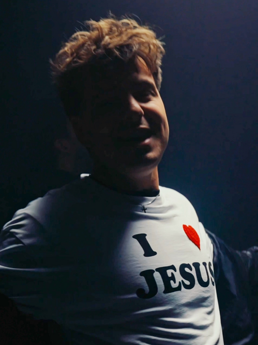 I ❤️ Jesus - Shirt
